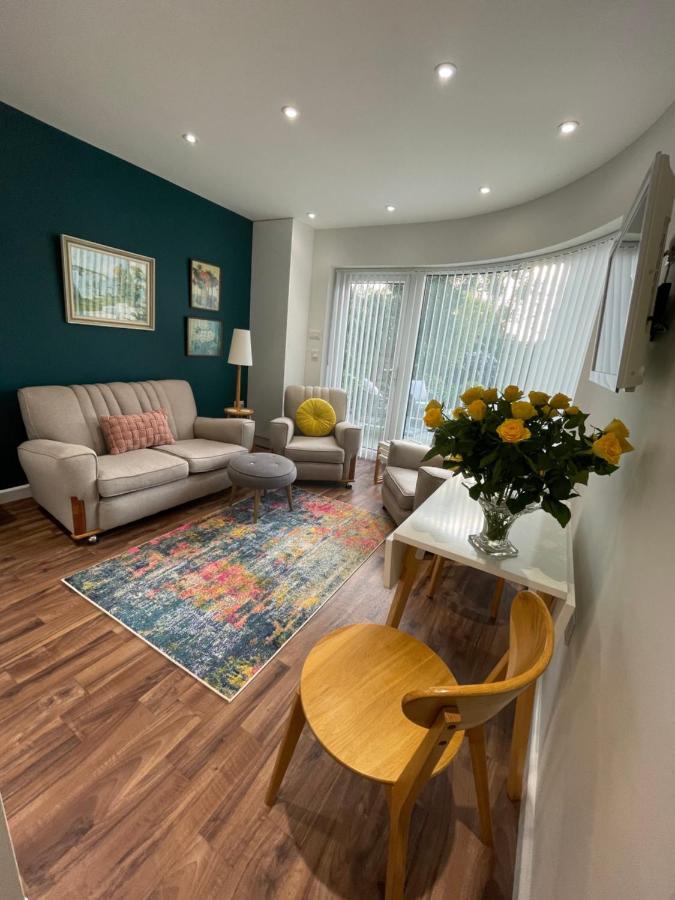 Milvil Bed and Breakfast Gosport Exteriör bild